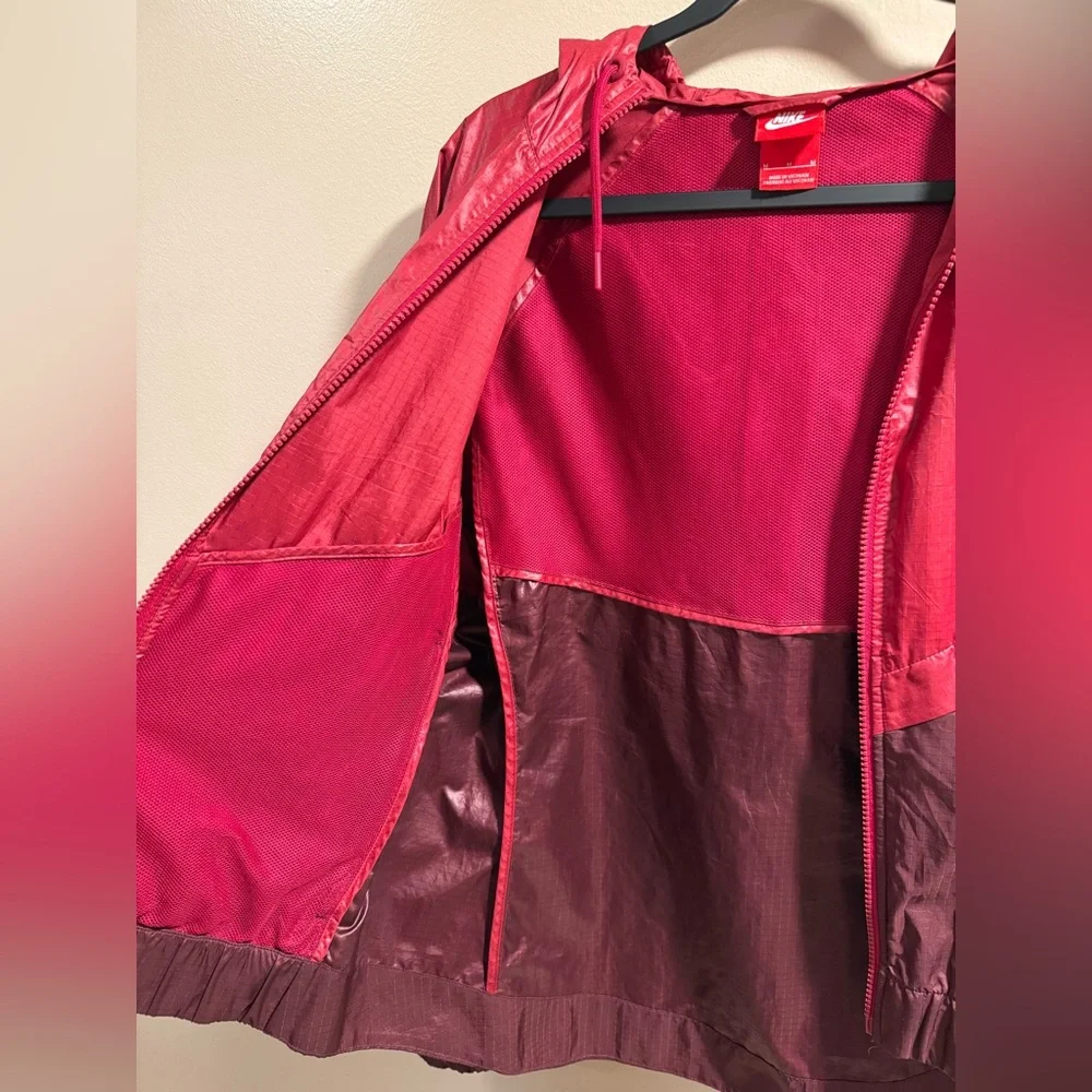 Nike Sportswear Windrunner hooded Jacket Women's size Medium